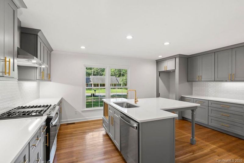 5700 Lansing Dr, Charlotte, NC 28270