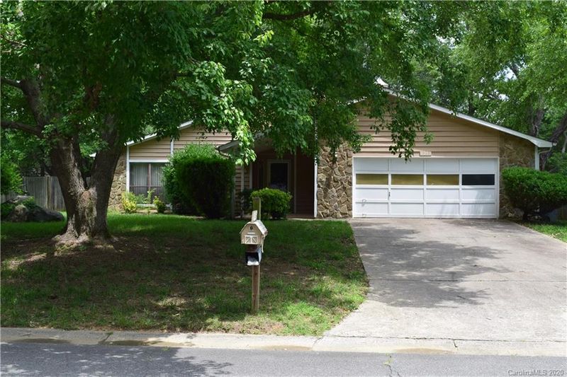 6213 Long Pine Dr, Charlotte, NC 28227
