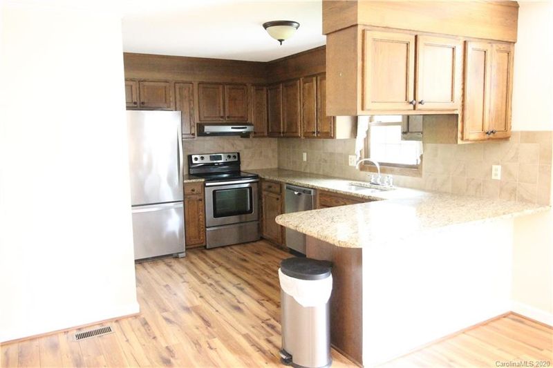 218 Briarcliff Dr, Kannapolis, NC 28081
