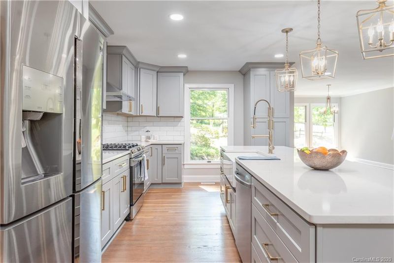 1901 Summerhill Dr, Charlotte, NC 28212