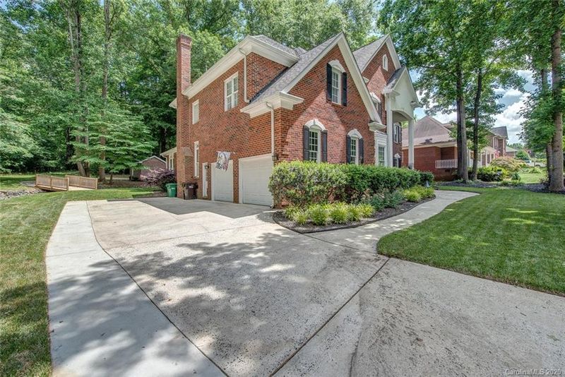 717 Hanna Woods Dr, Cramerton, NC 28032
