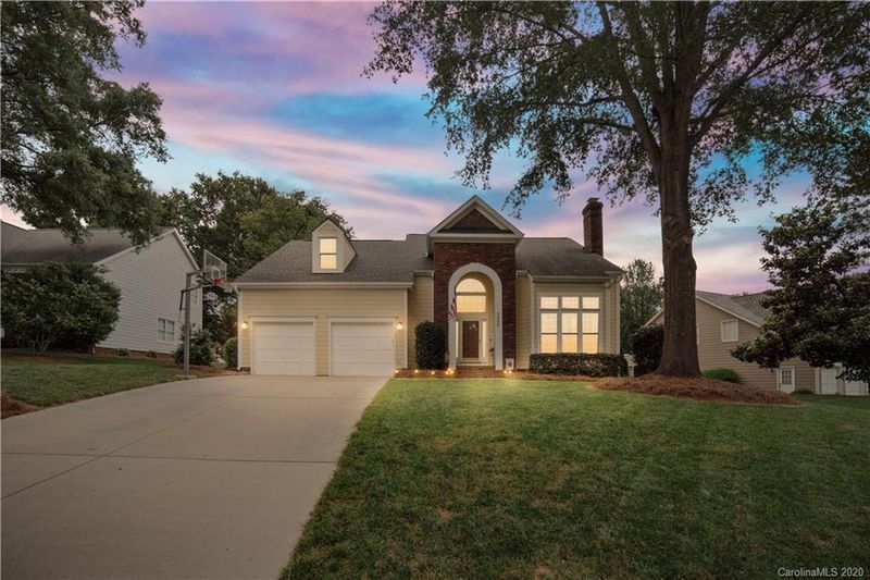 3328 Silver Pond Ct, Charlotte, NC 28210