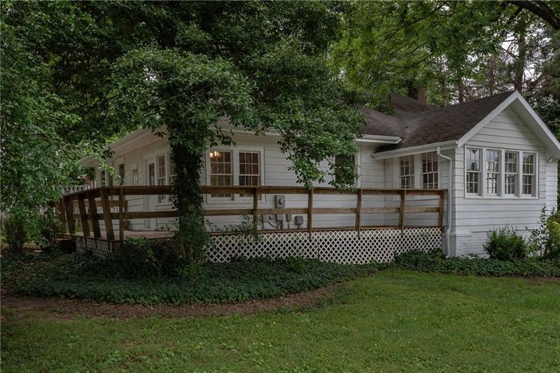330 6th St SW, Hickory, NC 28601