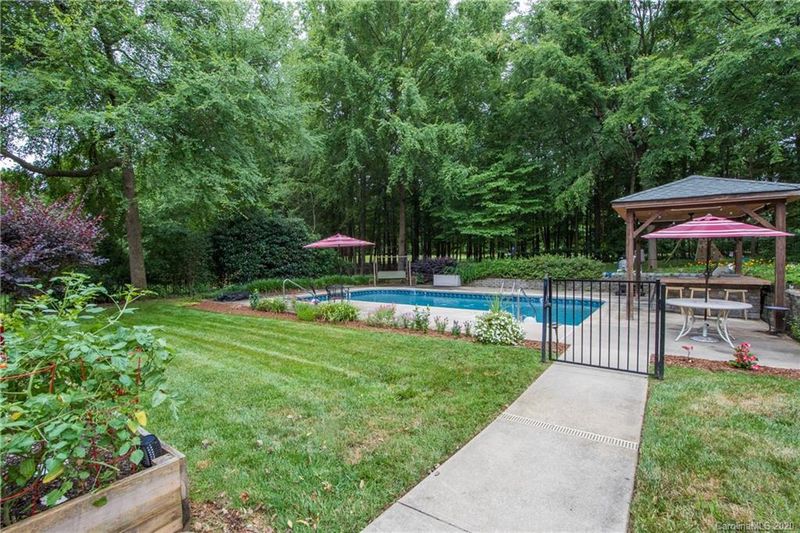 7117 Olde Sycamore Dr, Mint Hill, NC 28227