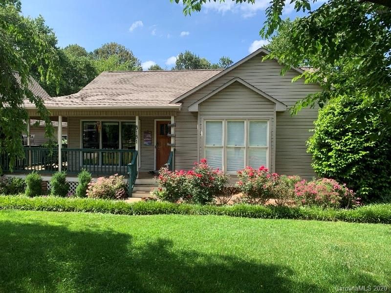 8181 Lantana Dr, Denver, NC 28037