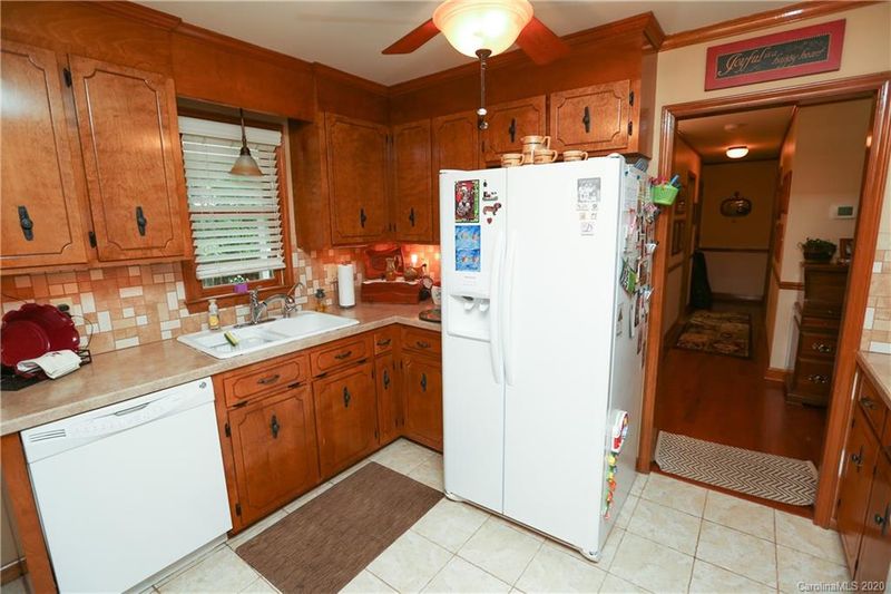 144 Crescent St, Kannapolis, NC 28081