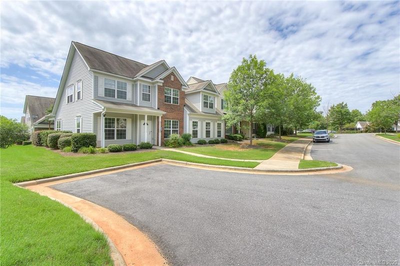 9814 Glanworth Ct, Charlotte, NC 28213