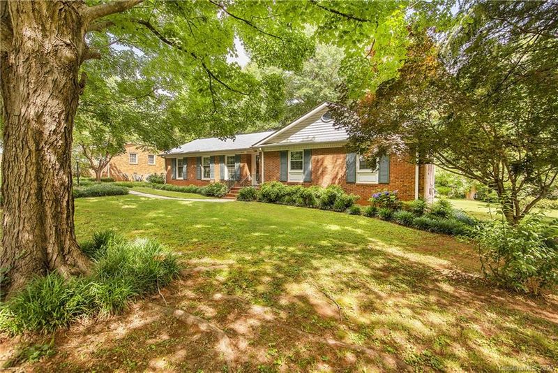 509 Holiday Rd, Gastonia, NC 28054