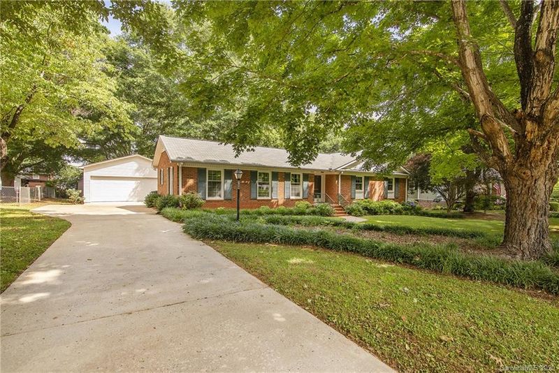 509 Holiday Rd, Gastonia, NC 28054