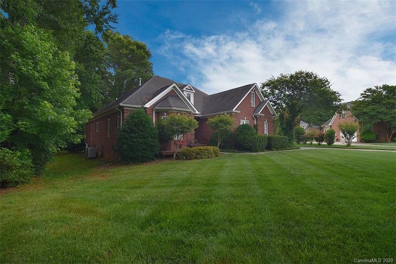 10329 Spring Meadow Dr, Mint Hill, NC 28227
