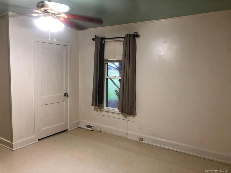 100 Tallent Dr, Cherryville, NC 28021