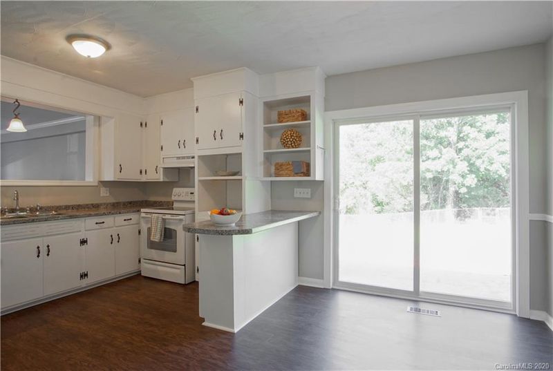 2325 6th St SE, Hickory, NC 28602