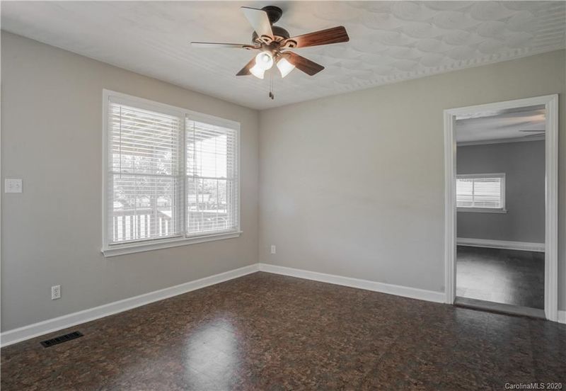 2325 6th St SE, Hickory, NC 28602