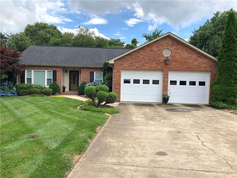 1106 Daffodil Ct, Conover, NC 28613