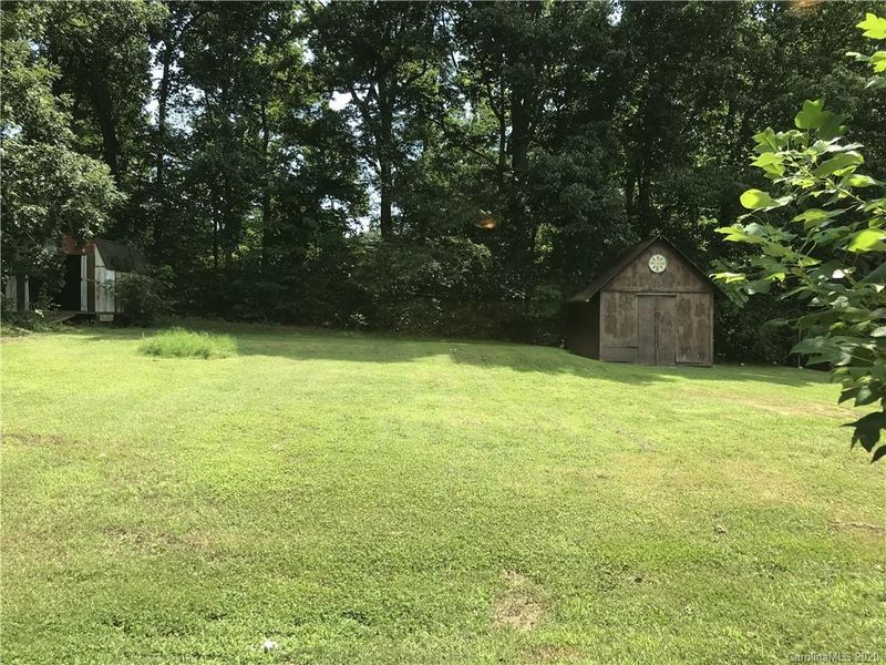 1242 Huckleberry Dr, Lincolnton, NC 28092