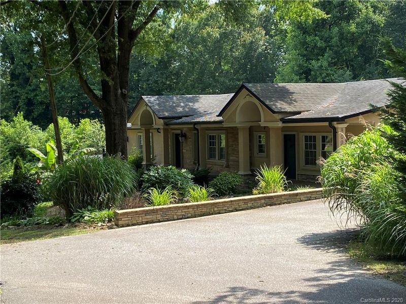809 3rd Ave NW, Hickory, NC 28601