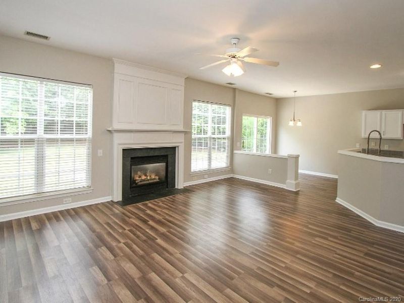 8711 Fieldcroft Dr, Charlotte, NC 28277
