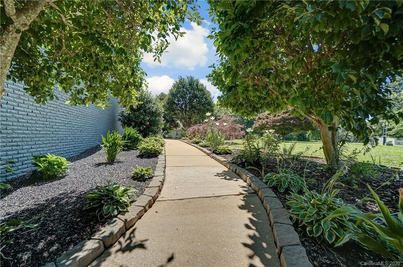 186 Oak Tree Rd, Mooresville, NC 28117