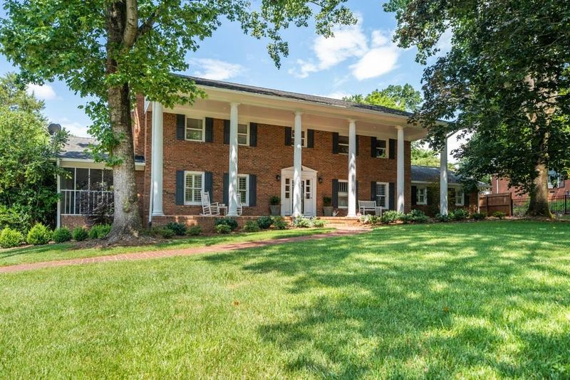 1237 9th St NW, Hickory, NC 28601