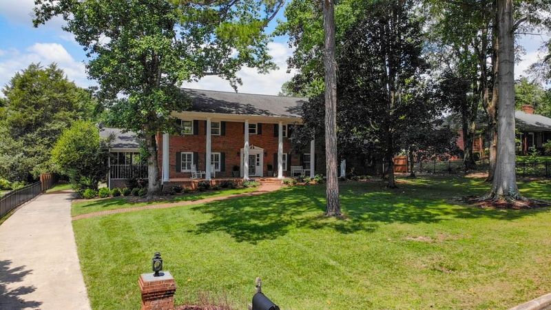 1237 9th St NW, Hickory, NC 28601