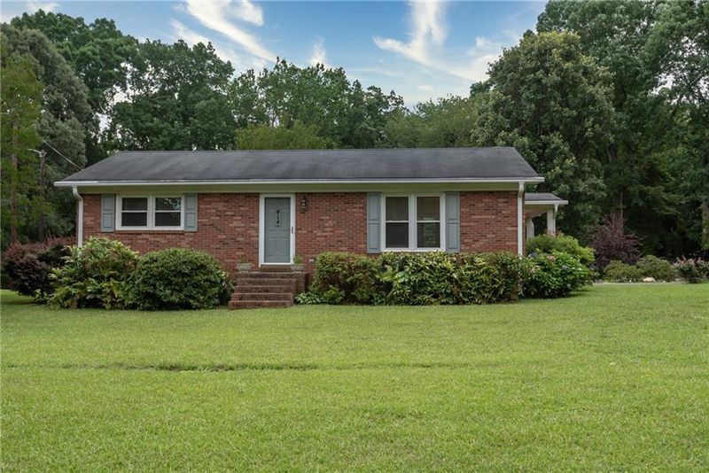 414 E Chestnut St, Stanley, NC 28164