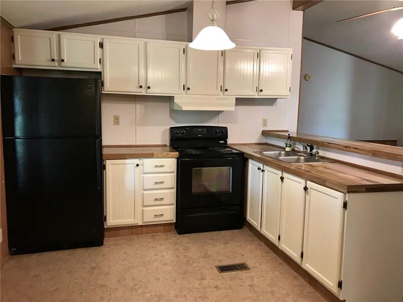 5708 Bolick Rd, Claremont, NC 28610