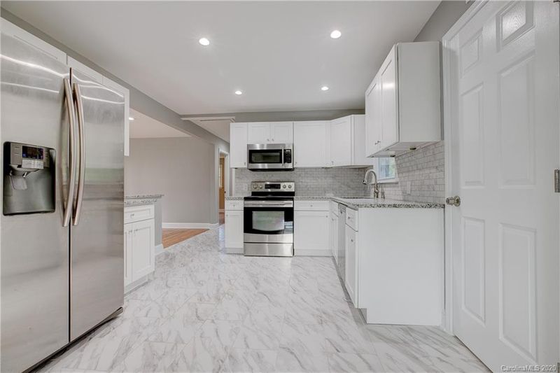 912 North Dr, Mount Holly, NC 28120