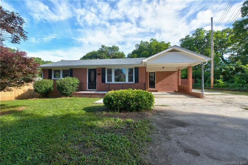 912 North Dr, Mount Holly, NC 28120