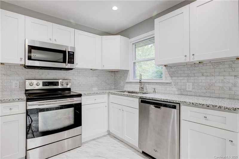 912 North Dr, Mount Holly, NC 28120