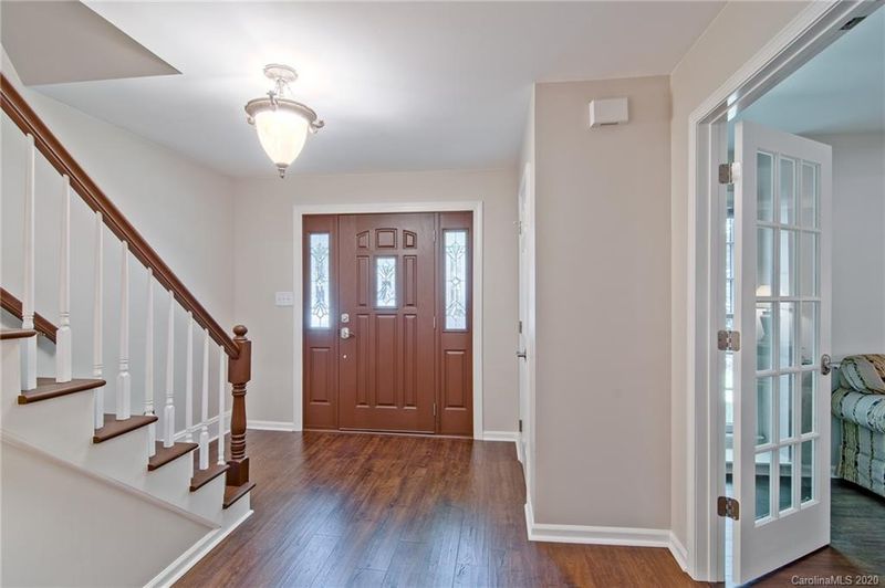 104 Foxfield Ln, Matthews, NC 28105