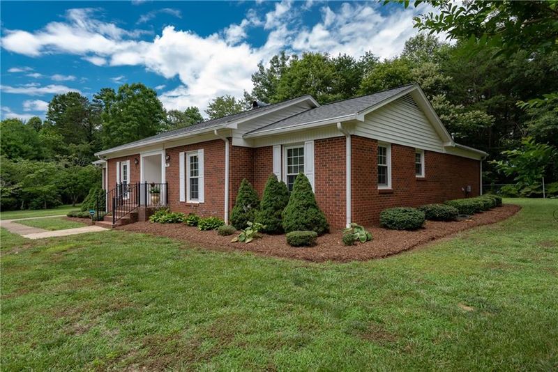 1765 4th Street Pl NE, Hickory, NC 28601