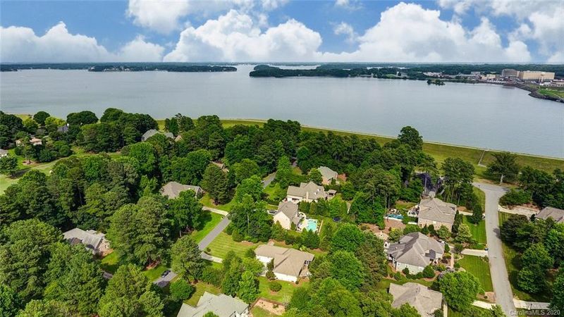8006 Turnberry Ln, Stanley, NC 28164