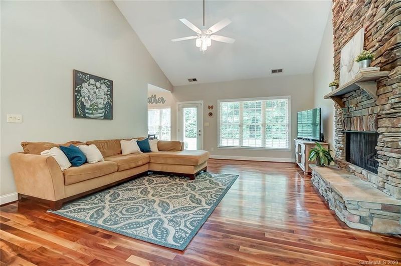 8006 Turnberry Ln, Stanley, NC 28164