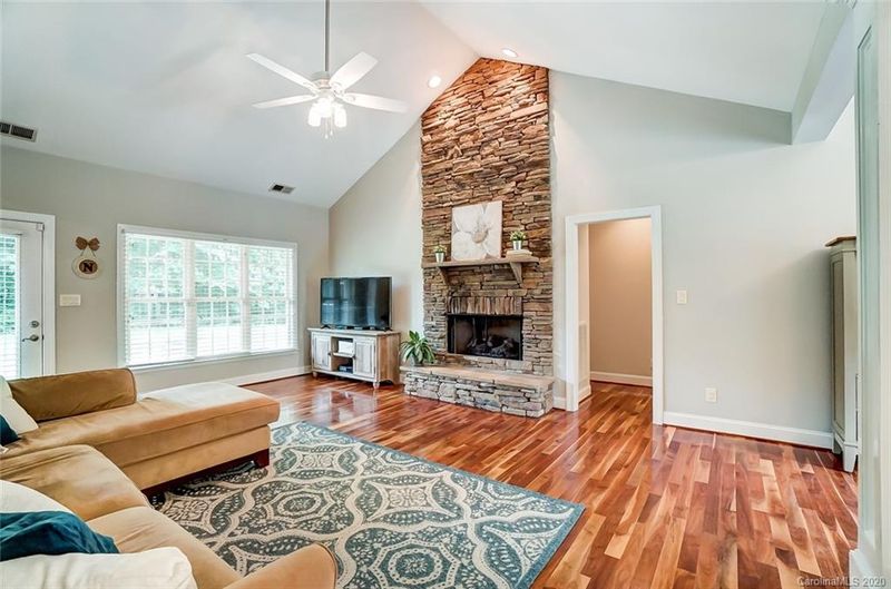 8006 Turnberry Ln, Stanley, NC 28164