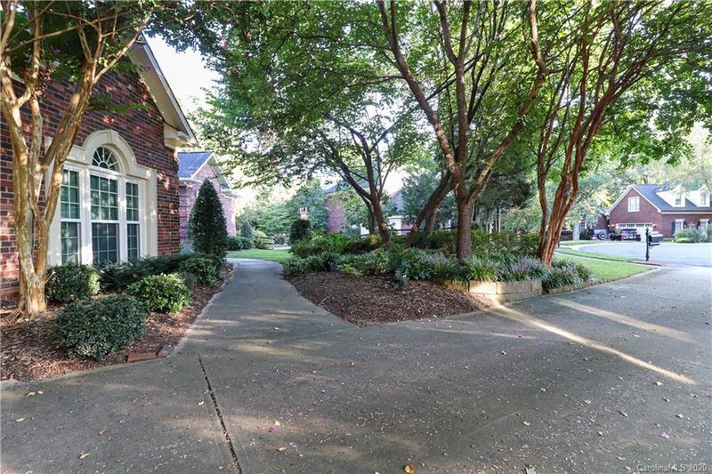 6329 Queensbury Ct, Charlotte, NC 28269