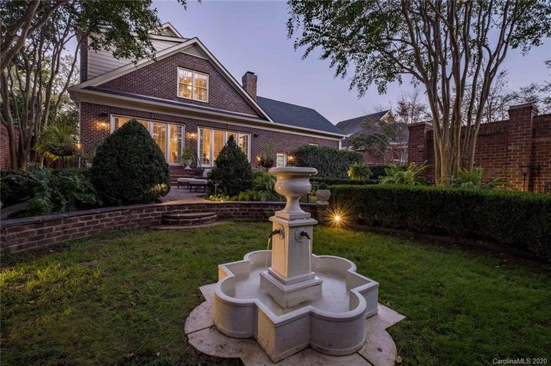 1116 S Kings Dr, Charlotte, NC 28207