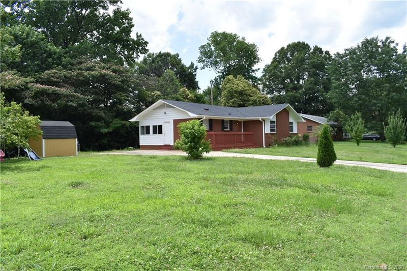 2201 Birchcrest Dr, Charlotte, NC 28205