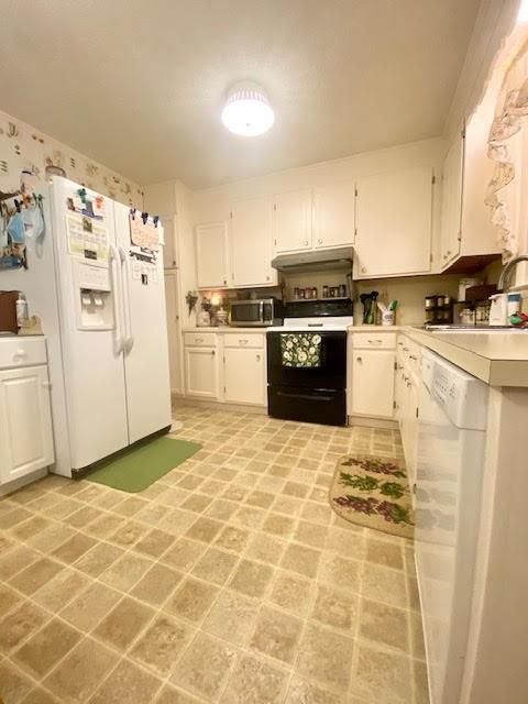 1560 Eastover Dr NW, Conover, NC 28613