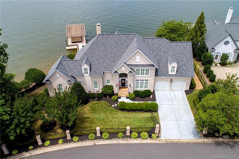 15930 Riverpointe Dr, Charlotte, NC 28278