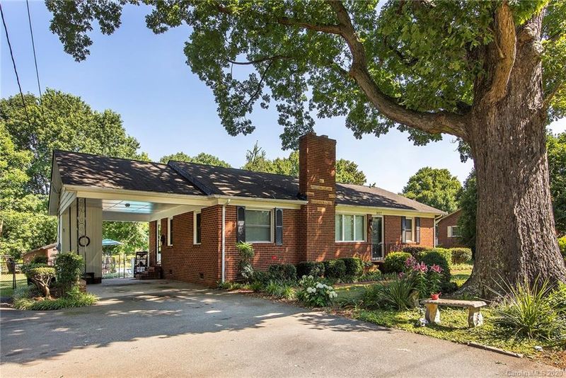 1627 Peachtree Rd, Charlotte, NC 28216