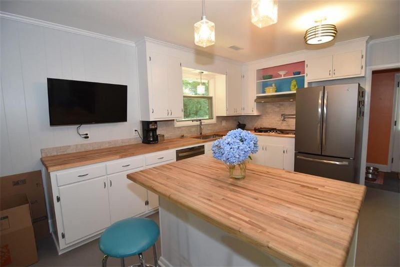 211 E I St, Newton, NC 28658