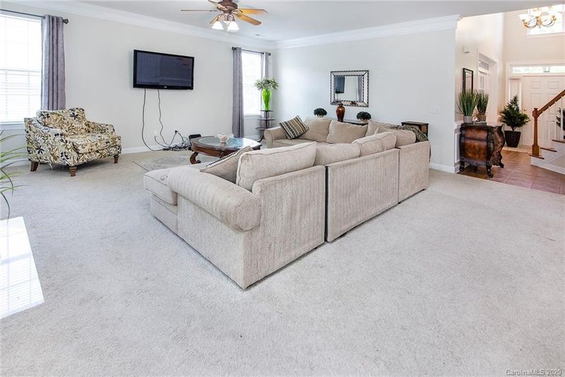 1611 Ambergate Dr, Waxhaw, NC 28173