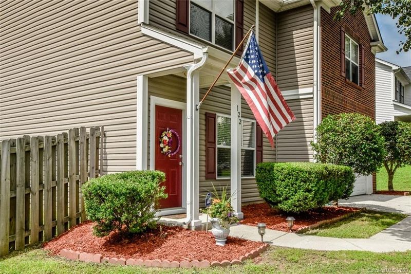122 Flanders Dr, Mooresville, NC 28117