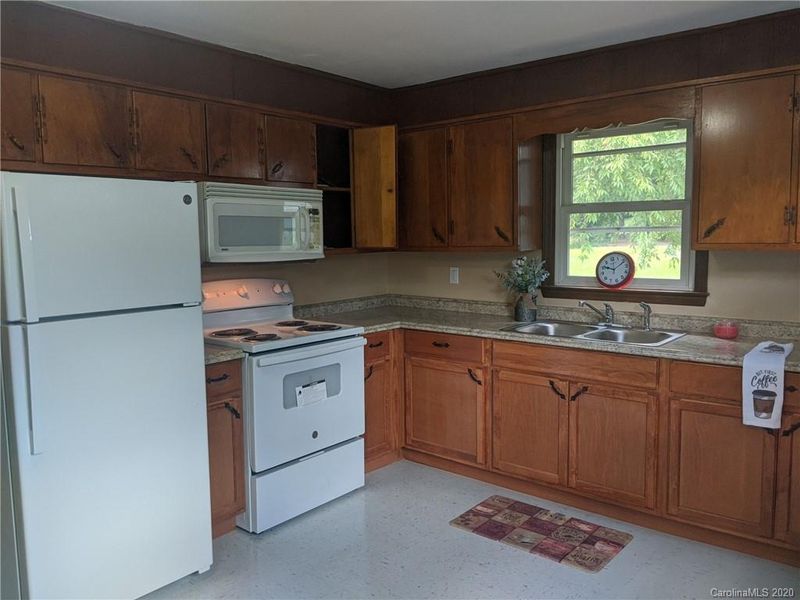 2131 11th Avenue Pl NE, Hickory, NC 28601