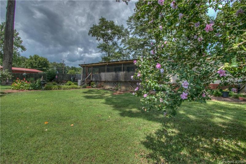 417 Lanier Ave, Mount Holly, NC 28120