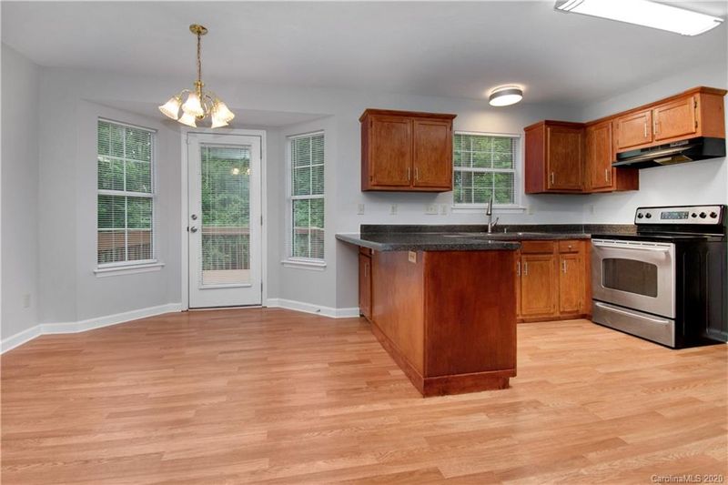 8901 Burnt Umber Dr, Charlotte, NC 28215