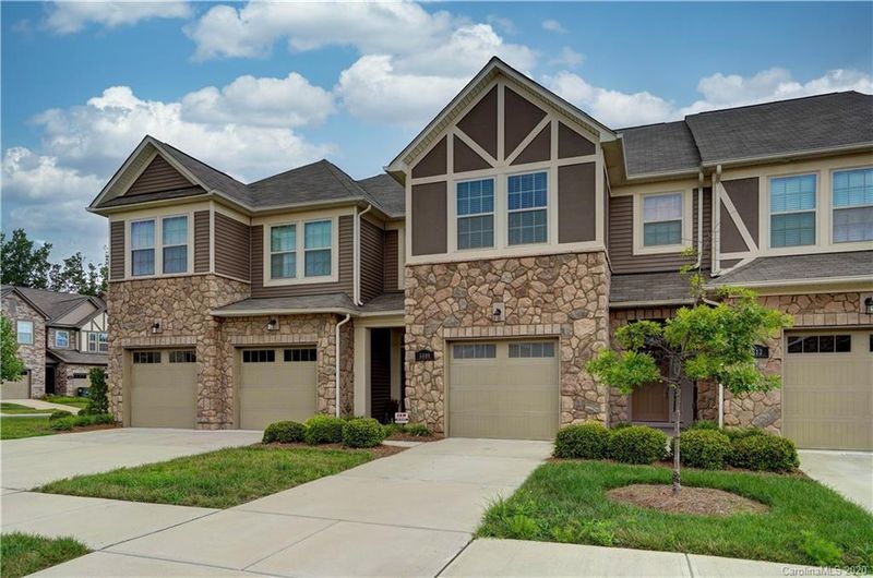 5609 Stonewells Dr, Charlotte, NC 28278