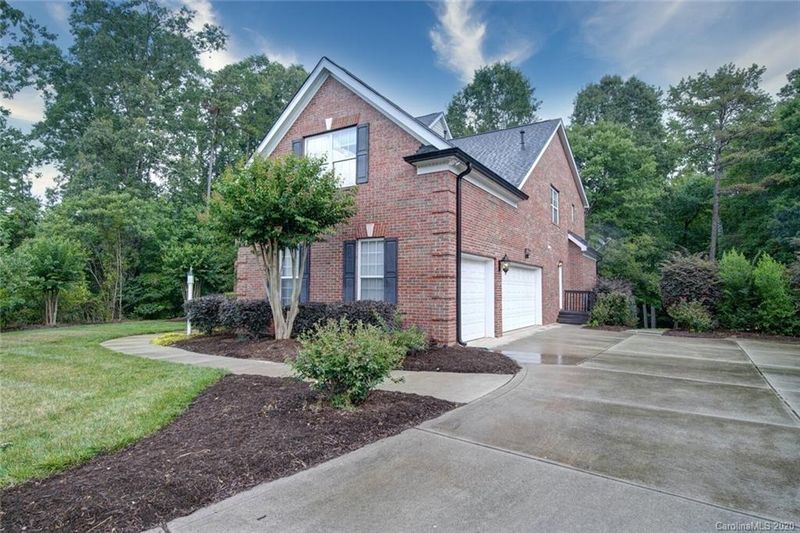 505 Hidden Manor Dr, Matthews, NC 28104