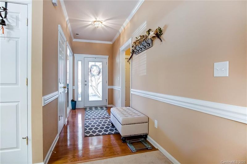 1085 Stonedown Ln, Matthews, NC 28104