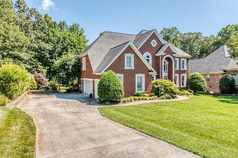 7335 Olde Sycamore Dr, Mint Hill, NC 28227